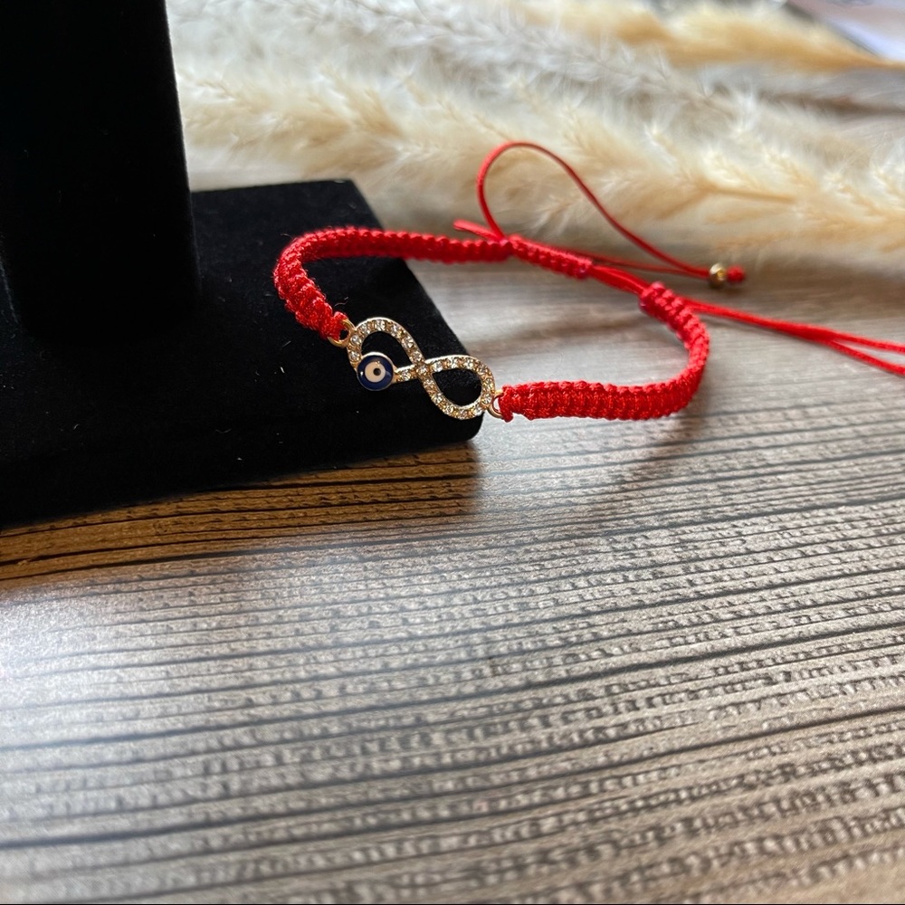 NWOT : Evil Eye Red Bracelet-